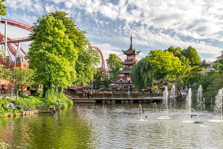 Парк аттракционов Tivoli в Копенгагене